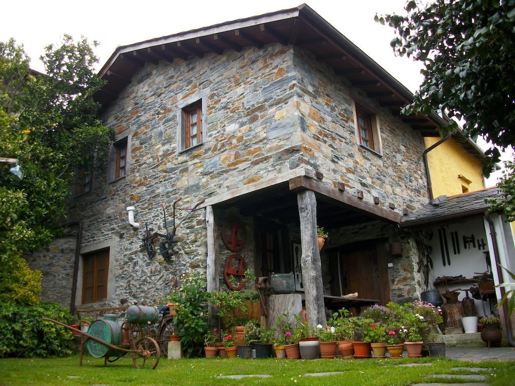 Casa De Aldea Los Glayus Affittacamere Luarca Esterno foto
